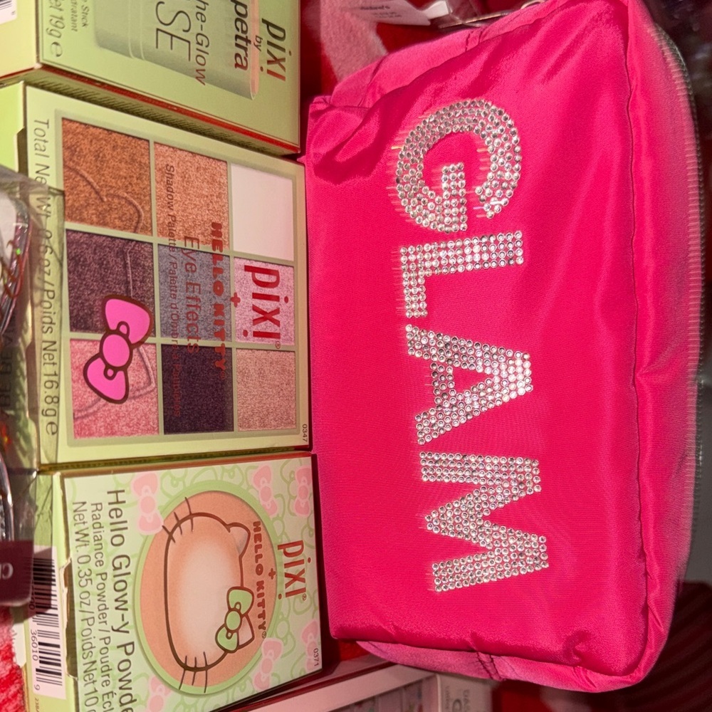 PIXI Makeup Set with Pink Glam Bag - Picture 8 of 8
